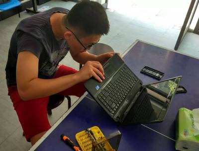 网络安全进社区，志愿服务暖人心——记浙商大白帽子联盟服务山水苑社区计算机网络信息咨询活动